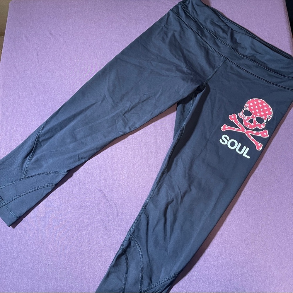 Lululemon 22" Crop Leggings in Black with Red Skull and "SOUL" - Size 8